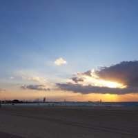 Marche à Jumeirah au "sunset"