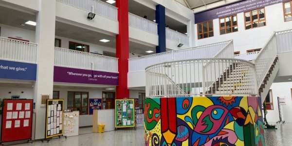 Enseignement Anglophone avec cours de Français