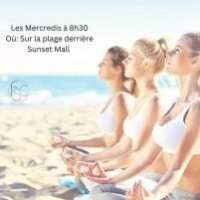 Yoga-lates sur la plage